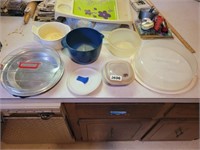 LOT OF TUPPERWARE ITEMS