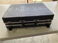 DMC briefcase with keys and lock 14x18x4.5, tele