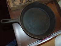 Erie Cast iron skillet and Retro glass bake pan