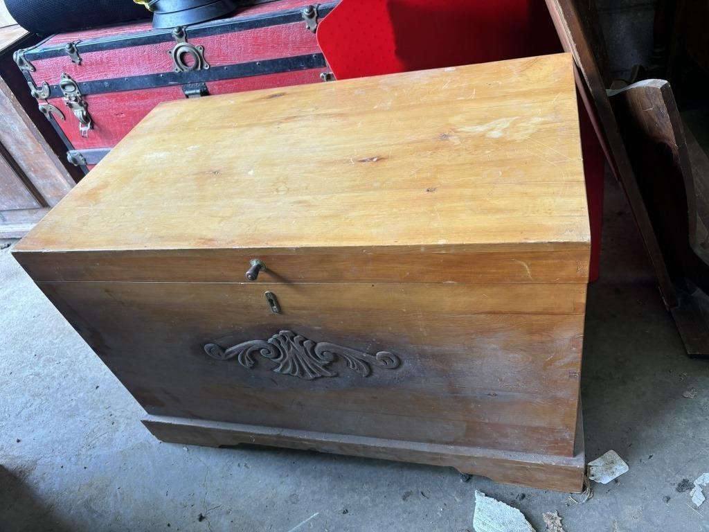 wood storage/toy  chest with afghans,material