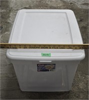 Plastic storage tote