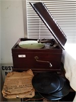 Antique  victor talking machine  and records