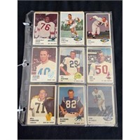 (31) 1961 Fleer Football Cards