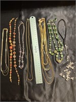 6 FASHION NECKLACES, VARIOUS LENGTHS