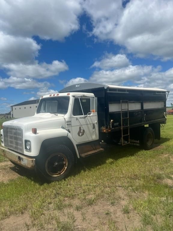 1982 IH S Series Grain Truck with New Michel's