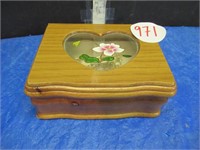SM WOODEN JEWELRY BOX & CONTENTS