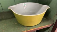 Pyrex 475-1 2 1/2 QT Green Casserole Bowl