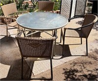 V - PATIO TABLE W/ 4 CHAIRS (Y17)