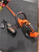 Black and Decker 22" Hedge Trimmer