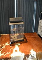 FISH/REPTILE TANK WITH LIGHT