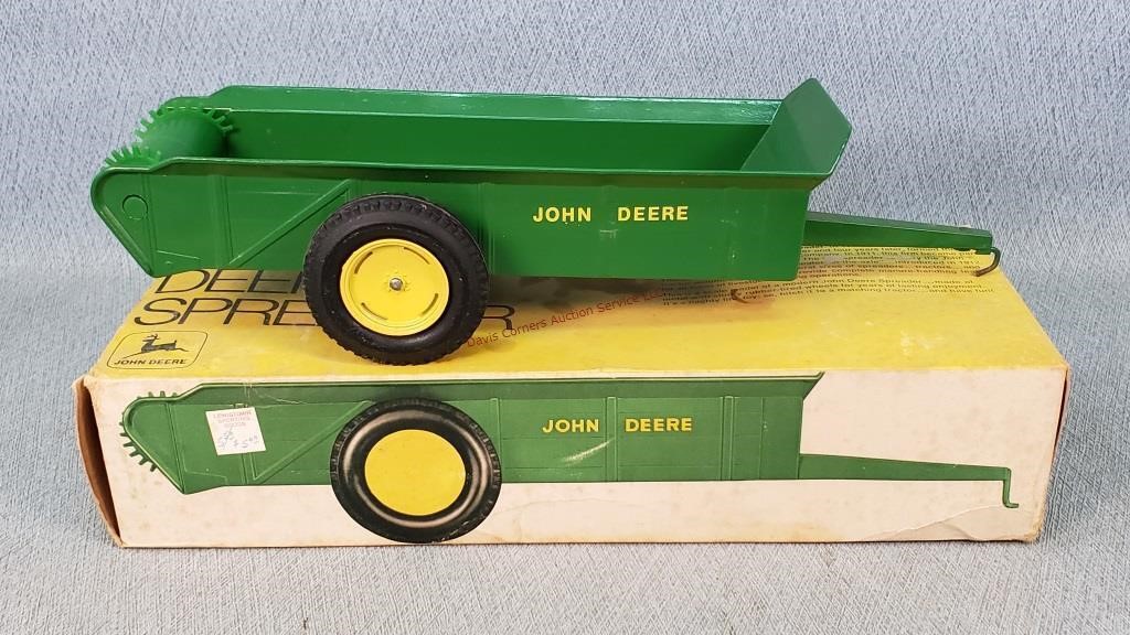 1/16 John Deere Spreader in Ice Cream Box