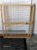 Child/Pet gate-opens 29" to 48"