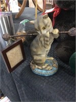 Cat figurine picture holder