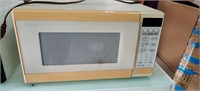 Sharp Carousel Microwave Oven.  Works.   Does not