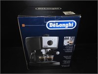 DeLonghi Expresso & Cappicino Machine