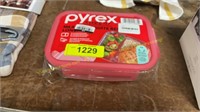 Pyrex 4 cup Meal Box