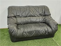 BLACK LEATHER LOVESEAT   - THE WRINKLED LOOK STYLE