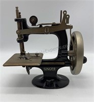Miniature Singer Sewing Machine 6”