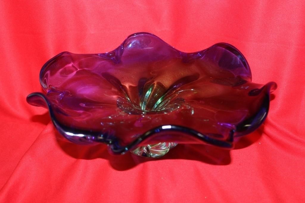 An Art Glass Bowl