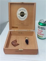 Ashton wooden cigar box wooden dog pen and