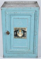 QUEEN'S PANTRY BREAD and CAKE BOX, VINTAGE