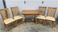 (4) Chairs w/ Table