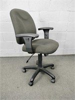 Adjustable Height Swivel Office Chair