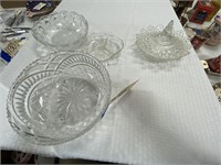 4 Glass Bowls w/1 Lid