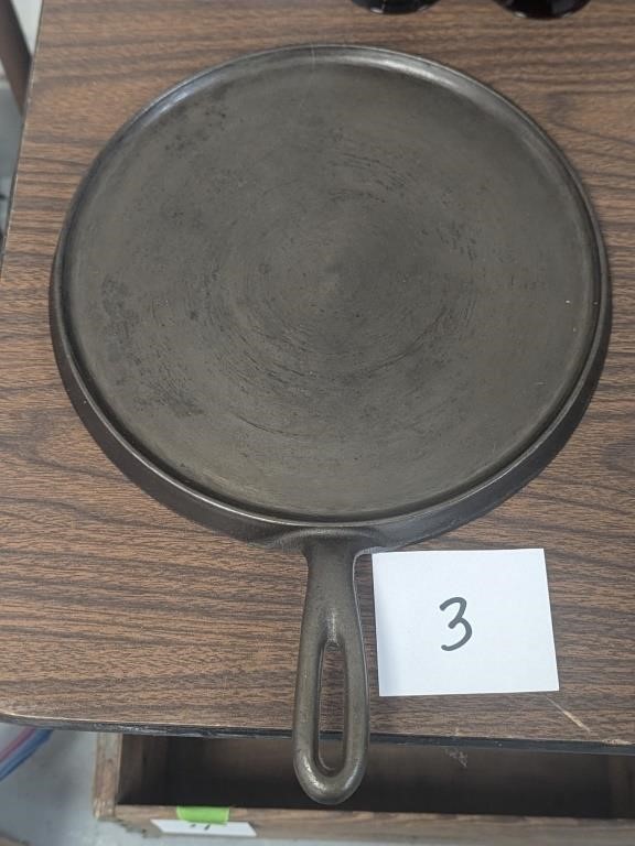 Unmarked Wagner 10" Cast Iron Griddle