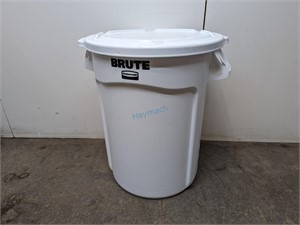 RUBBERMAID VENTED BRUTE WASTE CAN W/ LID