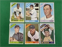 Lot 1966 Topps baseball cards, Roger Morris