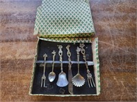 Utensil set marked Italy