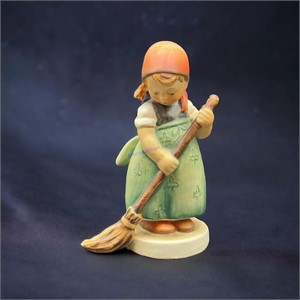 Vintage Hummel Figurine Little Sweeper #171