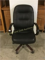 Office chair with adjustable seat