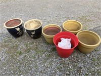 2 clay pots, 4 plastic pots