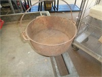 CAST IRON POT 9"