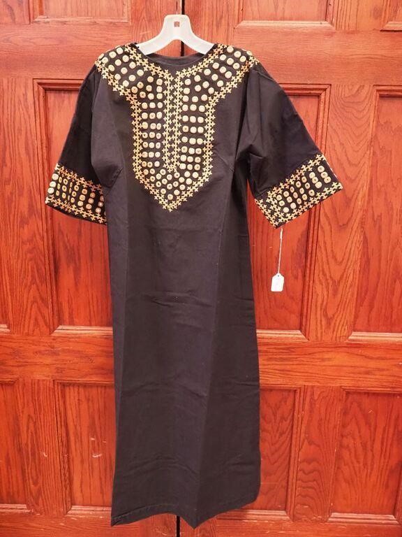 Middle-Eastern black dress with crocheted mirror