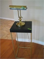 Small table wtih lamp