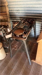 Stove and cast iron pan