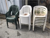 18 plastic lawn chairs