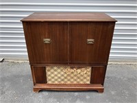 1951 Airline Radio/Phonograph Stereo in Cabinet