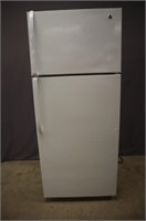 GE 2-DOOR REFRIGERATOR: