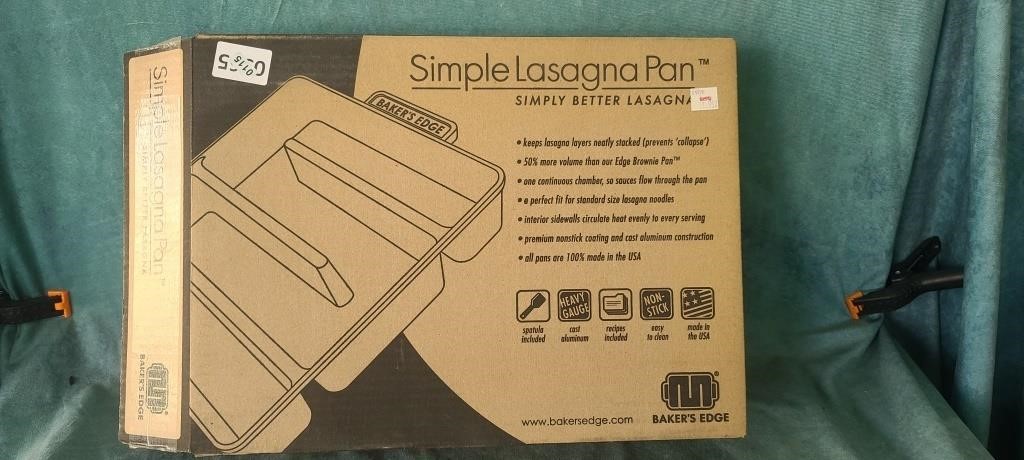 Baker's Simple Lasagna Pan