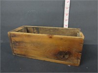 ANTIQUE WOODEN BOX