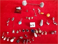 703 - COSTUME JEWELRY PINS & EARRINGS