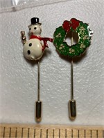 Snowman & wreath hat pin