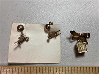 Pair wheelbarrow earrings & pin, gold tone