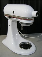 Great Kitchen Aid stand Mixer