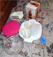 Pyrex and other glassware lot
