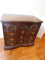 Drexel Chest of Drawers (2 drawer pulls missing